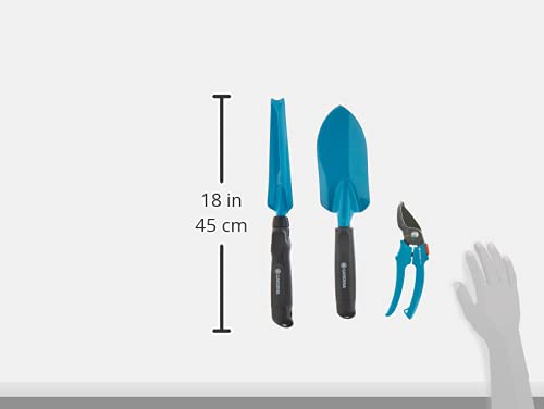 Gardena Grundausstattung Kleingeräte Aktion: 4-teiliges Gartenset für die Gartenpflege, universelle Gartenschere, stabile Blumenkelle, Unkrautstecher, atmungsaktive Gartenhandschuhe 8/M (8965-30)