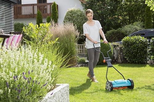 Gardena Classic Spindelmäher 330: Handrasenmäher mit 33cm Arbeitsbreite für bis zu 150 m² Rasenfläche, Messerwalze aus Qualitätsstahl, berührungslose Schneidetechnik, geräuscharm und präzise (4027-20)