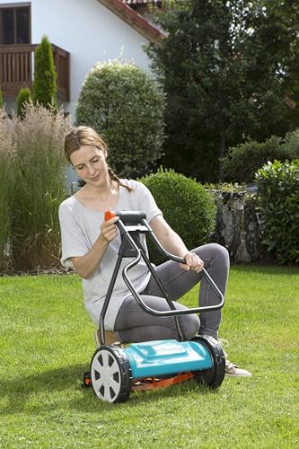 Gardena Classic Spindelmäher 330: Handrasenmäher mit 33cm Arbeitsbreite für bis zu 150 m² Rasenfläche, Messerwalze aus Qualitätsstahl, berührungslose Schneidetechnik, geräuscharm und präzise (4027-20)
