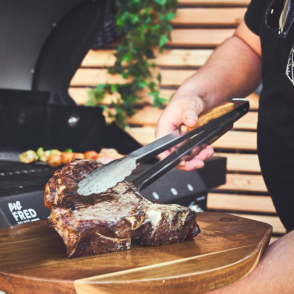 BURNHARD® Lange Edelstahl Grillzange (45 cm) Akazien-Holzgriff, Grill-Zubehör, Aufhänge-Ösen