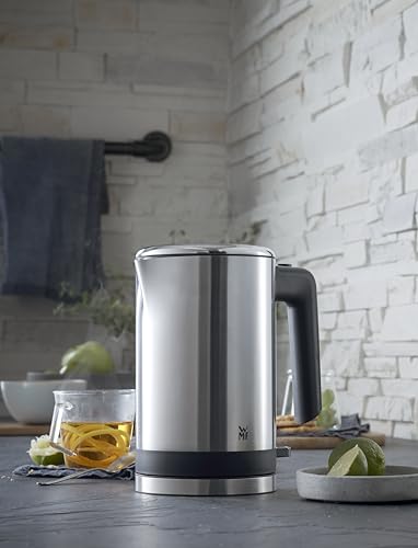 WMF Küchenminis Mini Reise-Wasserkocher Edelstahl 0,8l, elektrischer Wasserkocher mit Kalkfilter, 1800 W, kleiner Teekocher, edelstahl matt