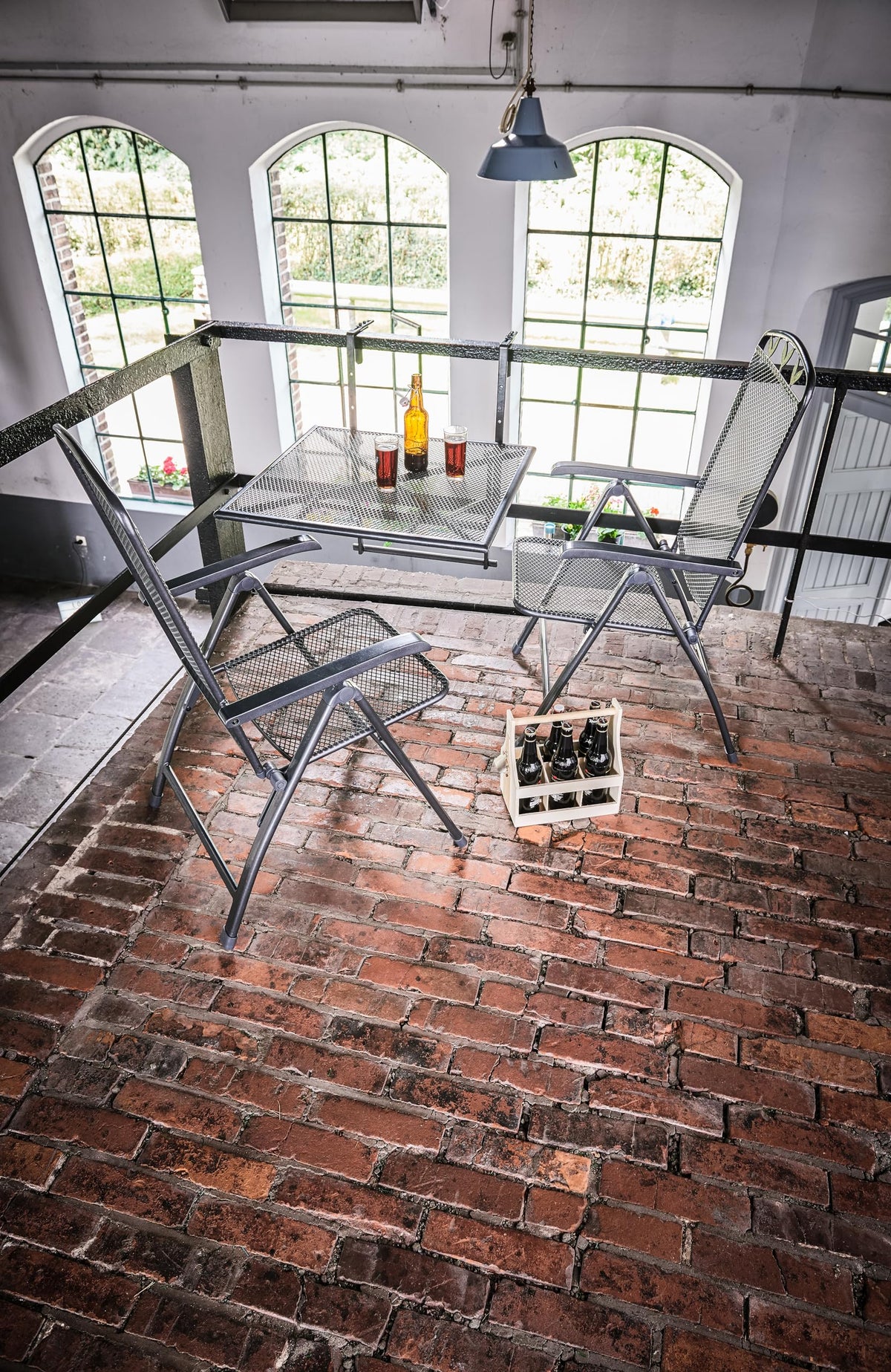 Greemotion Klappbarer Balkontisch Modell „Toulouse“, Tisch zum Aufhängen am Balkongeländer, höhenverstellbar, ca. 70 x 47-79 x 88 cm, eisengrau, Schwarz