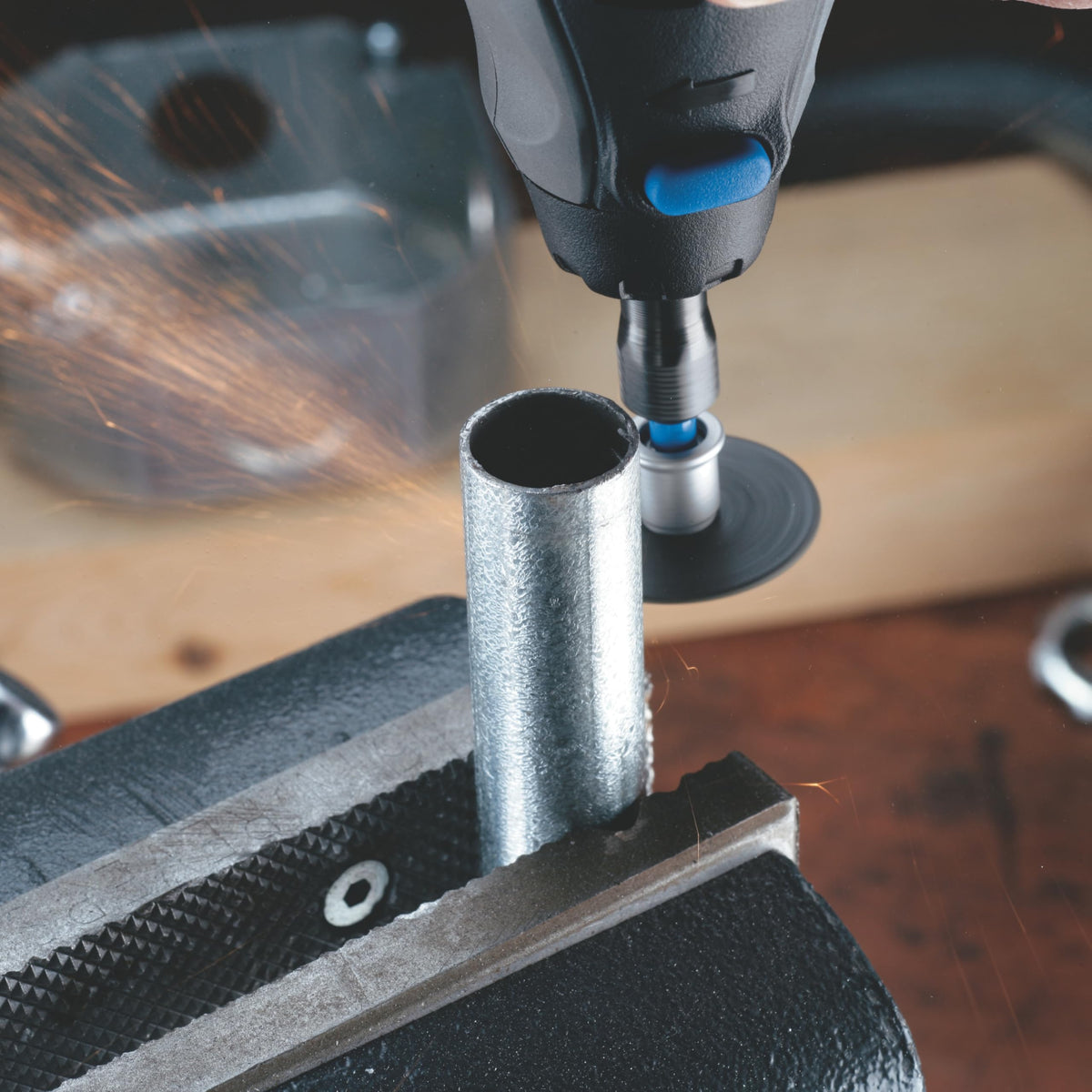 Dremel SpeedClic SC456B Metall-Trennscheiben, Zubehörsatz mit 12 Trennscheiben zum Trennen von Metallrohren, gehärtetem Stahl, Kupfer, Trockenbauplatten u.v.m