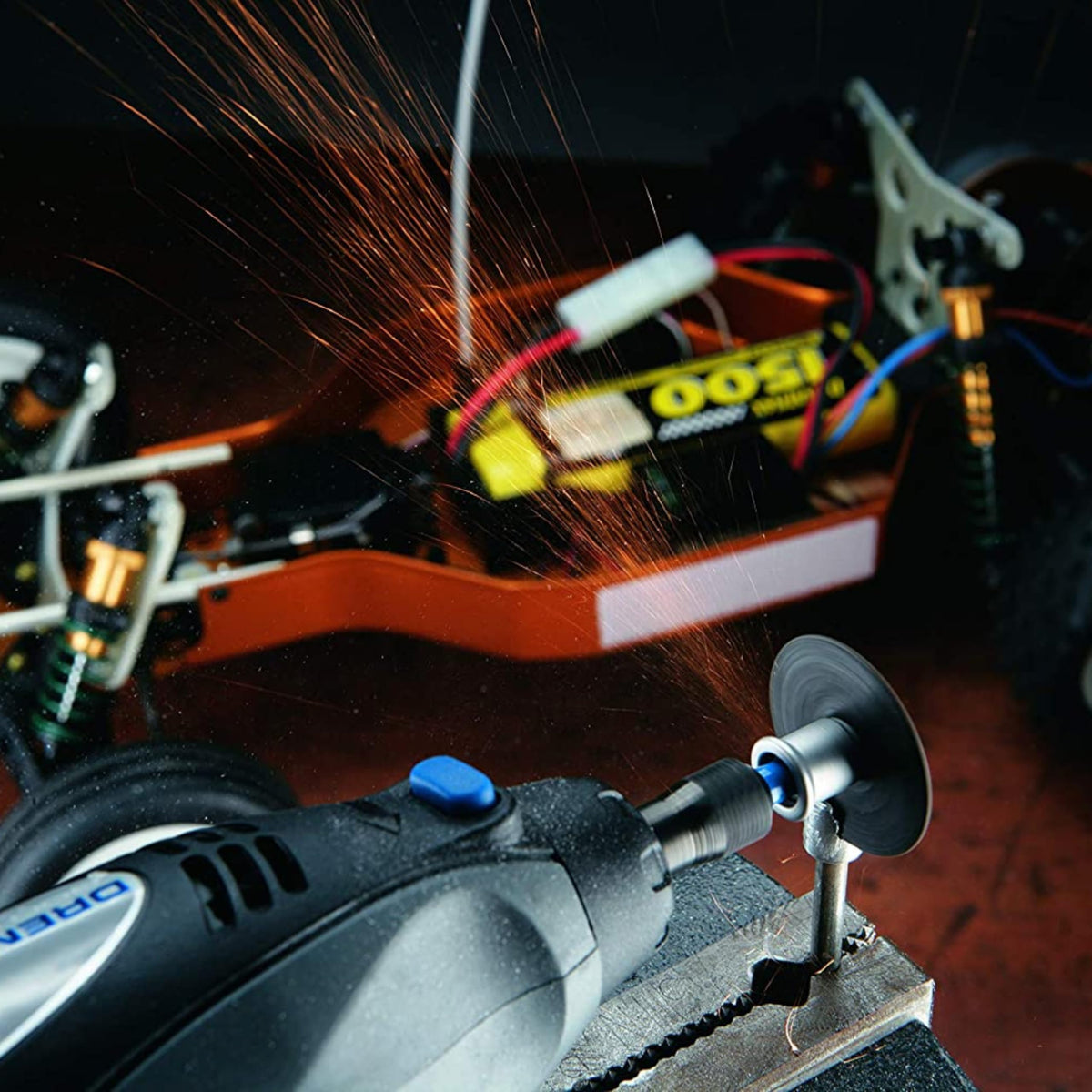 Dremel SpeedClic SC456B Metall-Trennscheiben, Zubehörsatz mit 12 Trennscheiben zum Trennen von Metallrohren, gehärtetem Stahl, Kupfer, Trockenbauplatten u.v.m