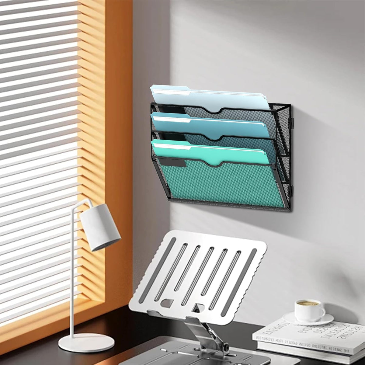 3-stöckiger Wand Zeitungshalter, Praktischer Wandorganizer Büro, A4 Dokumentenablage, Metall Prospekthalter, Zeitschriftenhalter Wand, Montage erforderlich, Schwarz