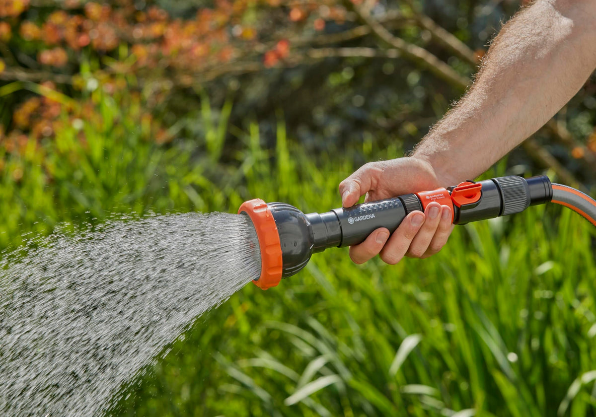 Gardena Profi-System-Spritz-Brause: Gartenbrause für einen höheren Wasserdurchfluss, mit stufenlos regulierbarem Wasserstrahl (2847-20)