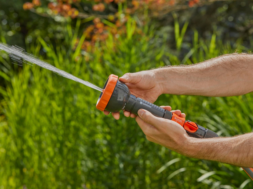 Gardena Profi-System-Spritz-Brause: Gartenbrause für einen höheren Wasserdurchfluss, mit stufenlos regulierbarem Wasserstrahl (2847-20)