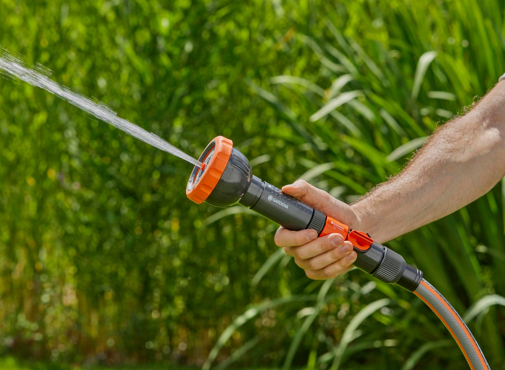 Gardena Profi-System-Spritz-Brause: Gartenbrause für einen höheren Wasserdurchfluss, mit stufenlos regulierbarem Wasserstrahl (2847-20)