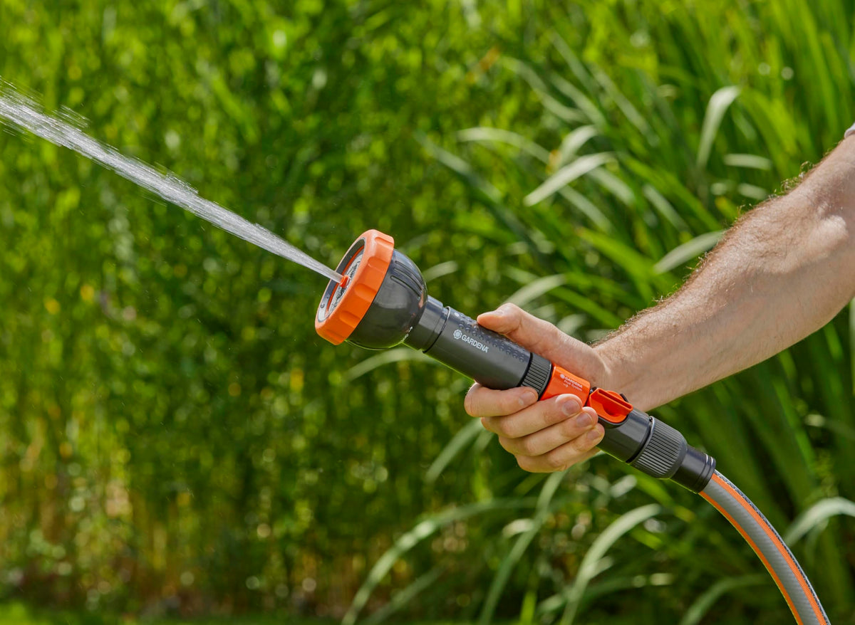 Gardena Profi-System-Spritz-Brause: Gartenbrause für einen höheren Wasserdurchfluss, mit stufenlos regulierbarem Wasserstrahl (2847-20)