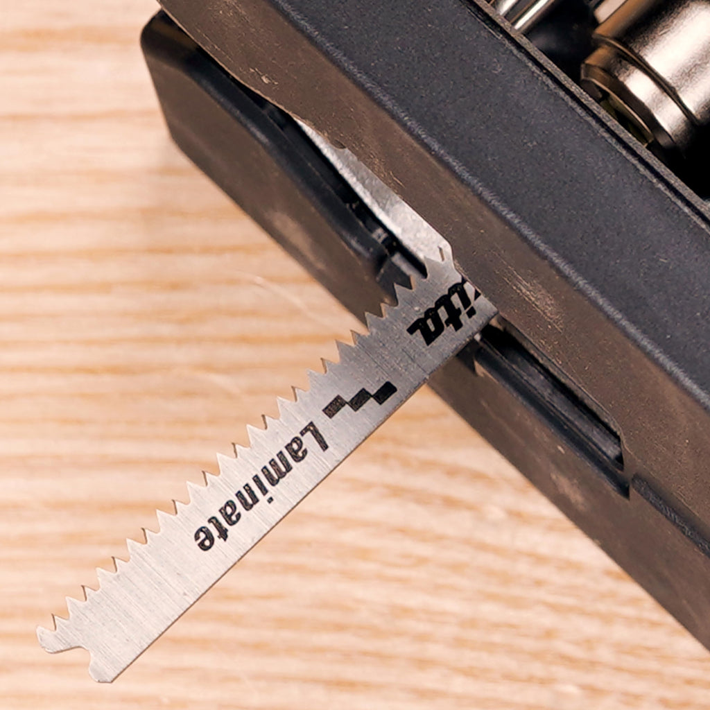 Makita B-10986 Stichsägeblatt B-54 BiM 5 Stück, spitz verzahntes Kurvenblatt, ideal für saubere Kurvenschnitte in Laminat von 1,5 bis 15 mm Materialstärke