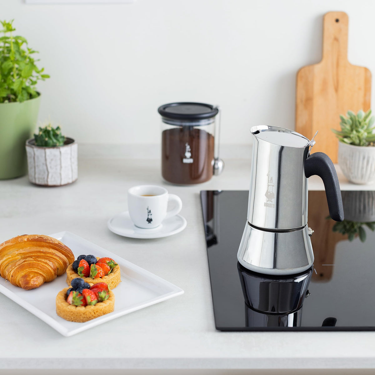 Bialetti - Neue italienische Espressomaschine Venus Induction aus Edelstahl, geeignet für alle Arten von Tellern, 4 Kaffeetassen (170 ml), Silber