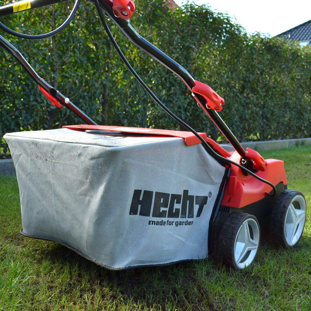 HECHT Elektro-Vertikutierer 1999 Rasen-Lüfter (2000 W, inkl. 2 Walzen, 3-fach höhenverstellbar -10 bis +5 mm, 45 L Fangkorb)