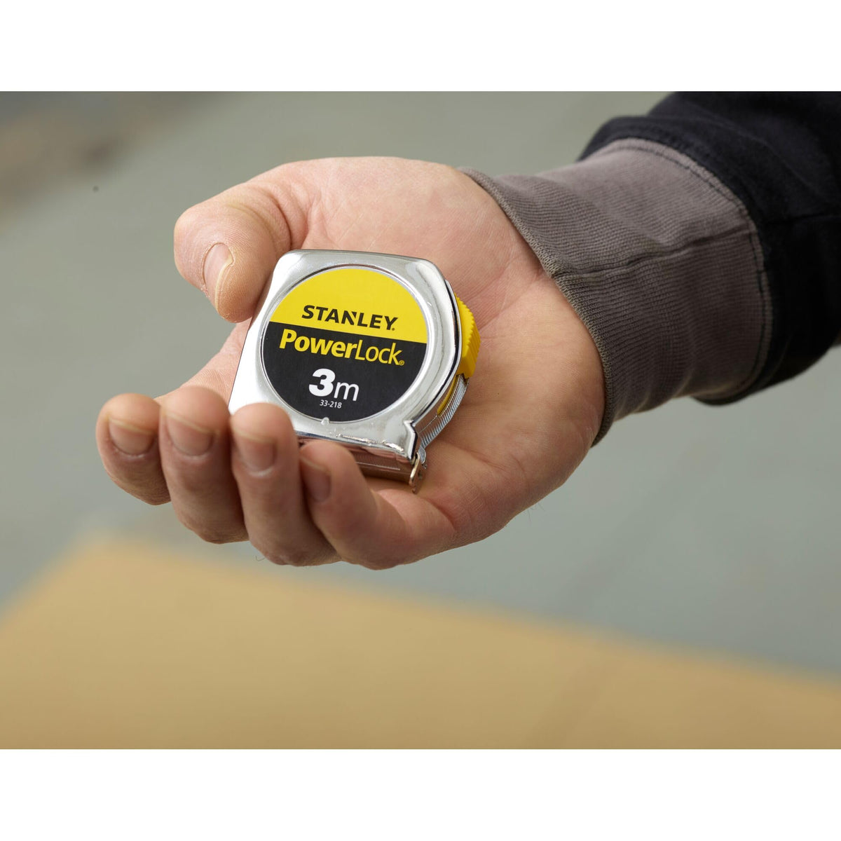 STANLEY Maßband Bandmaß/Messband Powerlock (aus Metall, Maßband 3 m lang, mit Gürtelclip, extra starkes Band, gebogen, beidseitige Skala, Mylar-Schutzschicht, Endhaken zweifach vernietet) 1-33-218