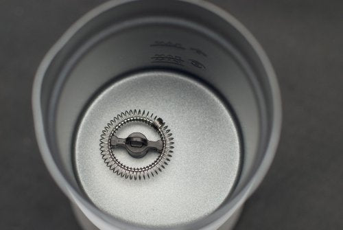 Caso Fomini Crema Design Milchaufschäumer,Testurteil Sehr Gut, für cremigen Milchschaum kalt und heiß, ideal für Latte Macciato, Kakao, hochwertiges Gehäuse