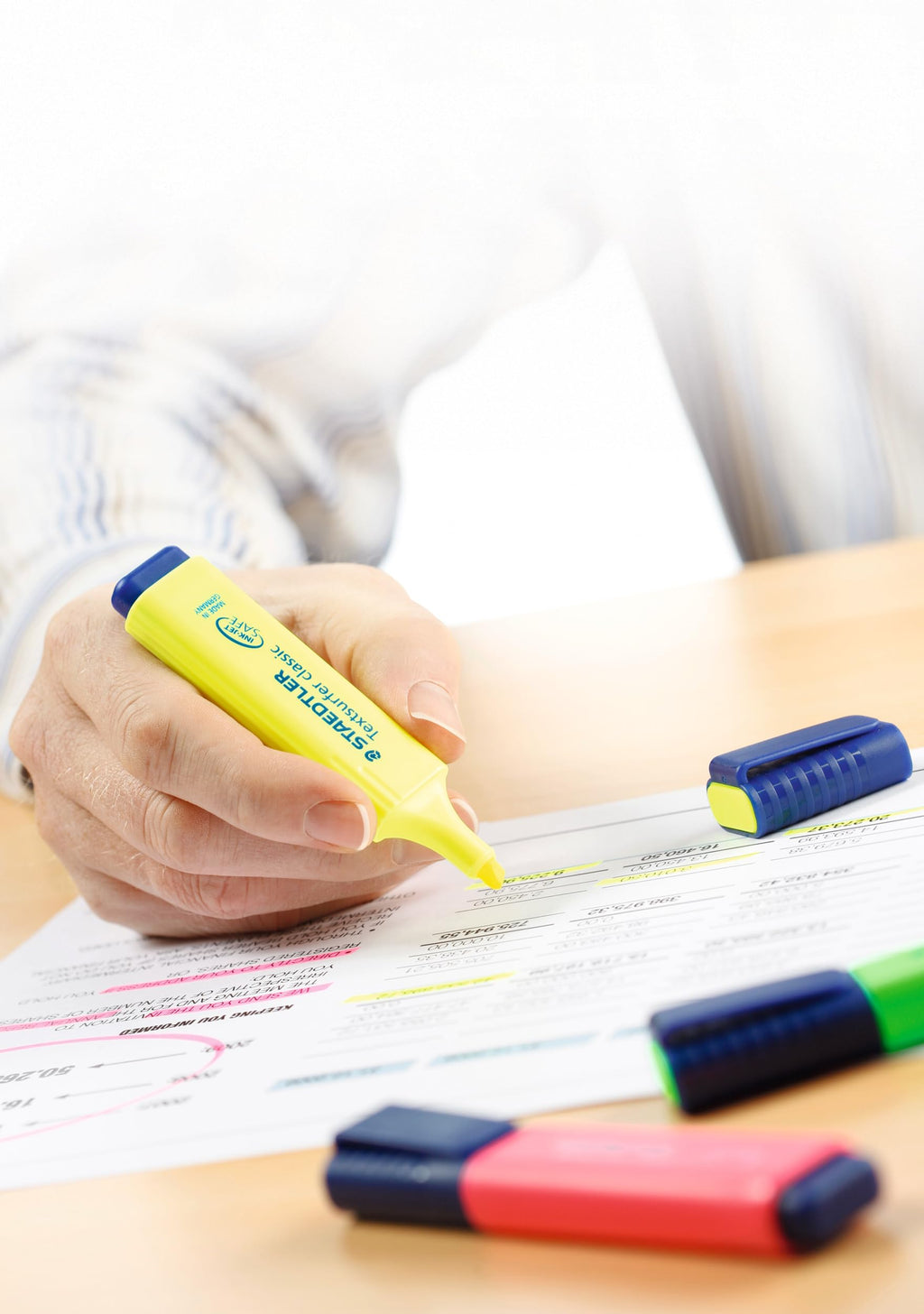 STAEDTLER Textmarker Textsurfer classic, großer Tintenspeicher, lange Markierleistung, sekundenschnell trocken, Keilspitze 1 - 5mm, rainbow colours, 8 Marker in sortierten Farben im Etui, 364 WP8