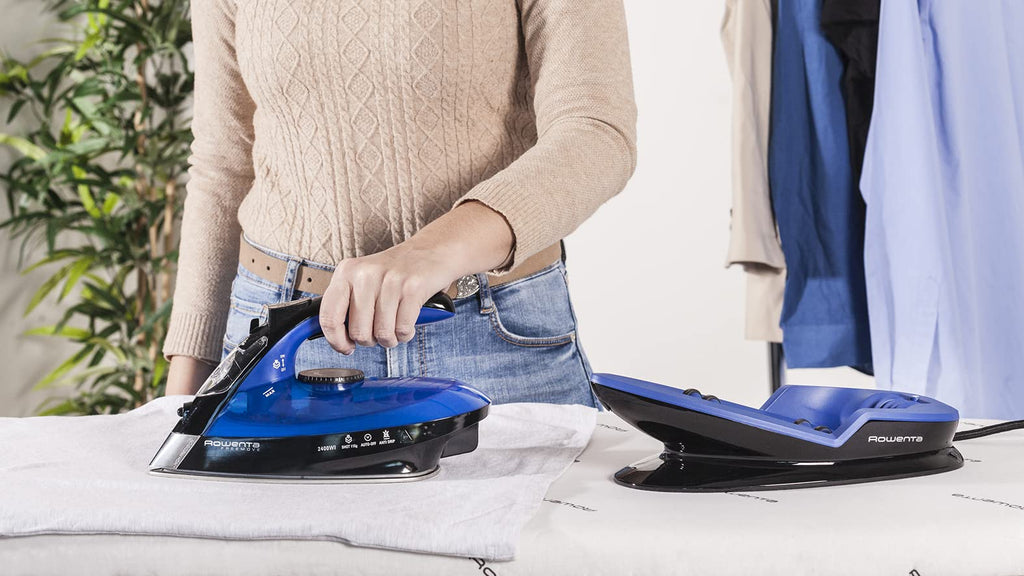 Rowenta Freemove Dampfbügeleisen kabellos, 2400W, 27 g/min kontinuierliche Dampfleistung, 115 g/min Dampfstoß, kabellose Technologie, ergonomisches Design, blau/schwarz, DE5010