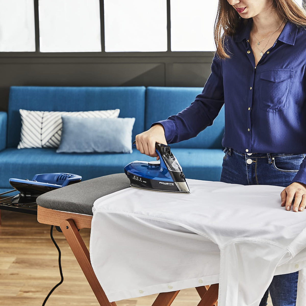 Rowenta Freemove Dampfbügeleisen kabellos, 2400W, 27 g/min kontinuierliche Dampfleistung, 115 g/min Dampfstoß, kabellose Technologie, ergonomisches Design, blau/schwarz, DE5010