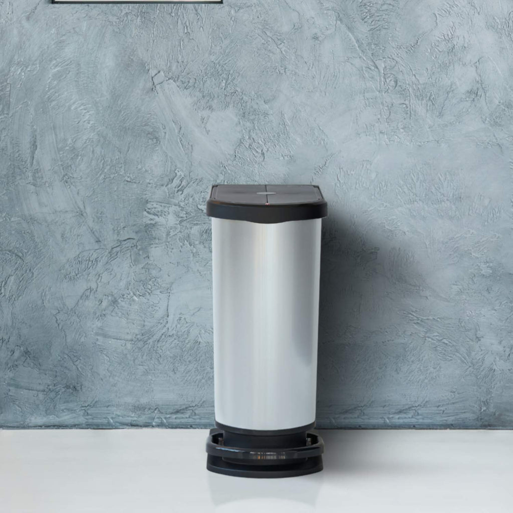 Rotho Paso Mülleimer 50l zur Mülltrennung mit Deckel und Pedal, Kunststoff (PP) BPA-frei, silbermetallic, 50l (44.0 x 29.0 x 67.0 cm), Silber
