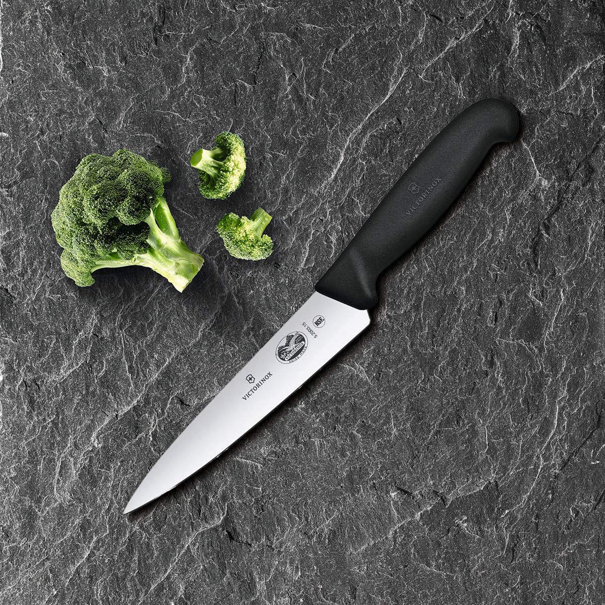 Victorinox Fibrox Kochmesser, Breites Universalmesser für Obst und Gemüse, 15 cm, Gerade Klinge, Scharf, HACCP geeignet, Rutschfest, Schwarz
