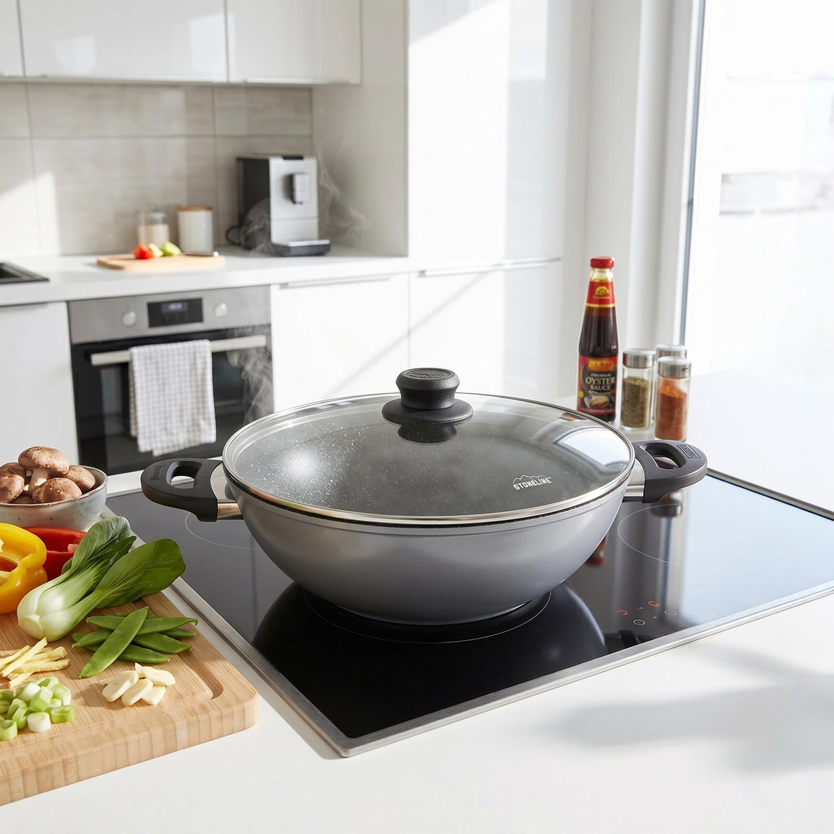 STONELINE Wok 32 cm, mit Deckel, Aluguss, Wok Pfanne beschichtet mit echten Steinpartikeln, grau, ohne Fett oder Öl kochen und braten, großer Wok Induktion