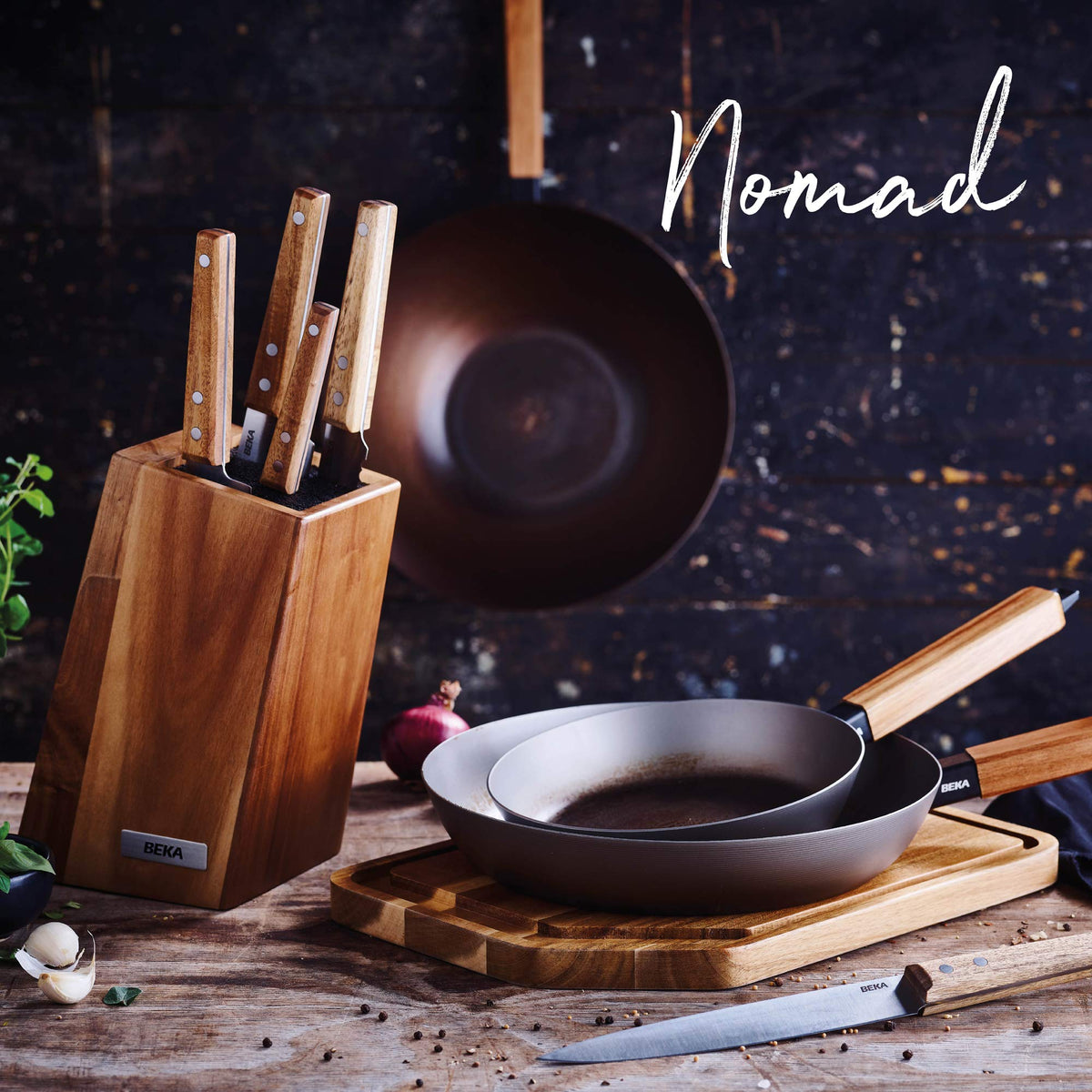 BEKA Carbonstahl Wokpfanne Induktion und Barbecue, mit hitzeabweisendem Griff aus Holz, ohne Deckel, 20cm, Bodendurchmesser 11,8cm, natürlich beschichtet, Nomad Kollektion