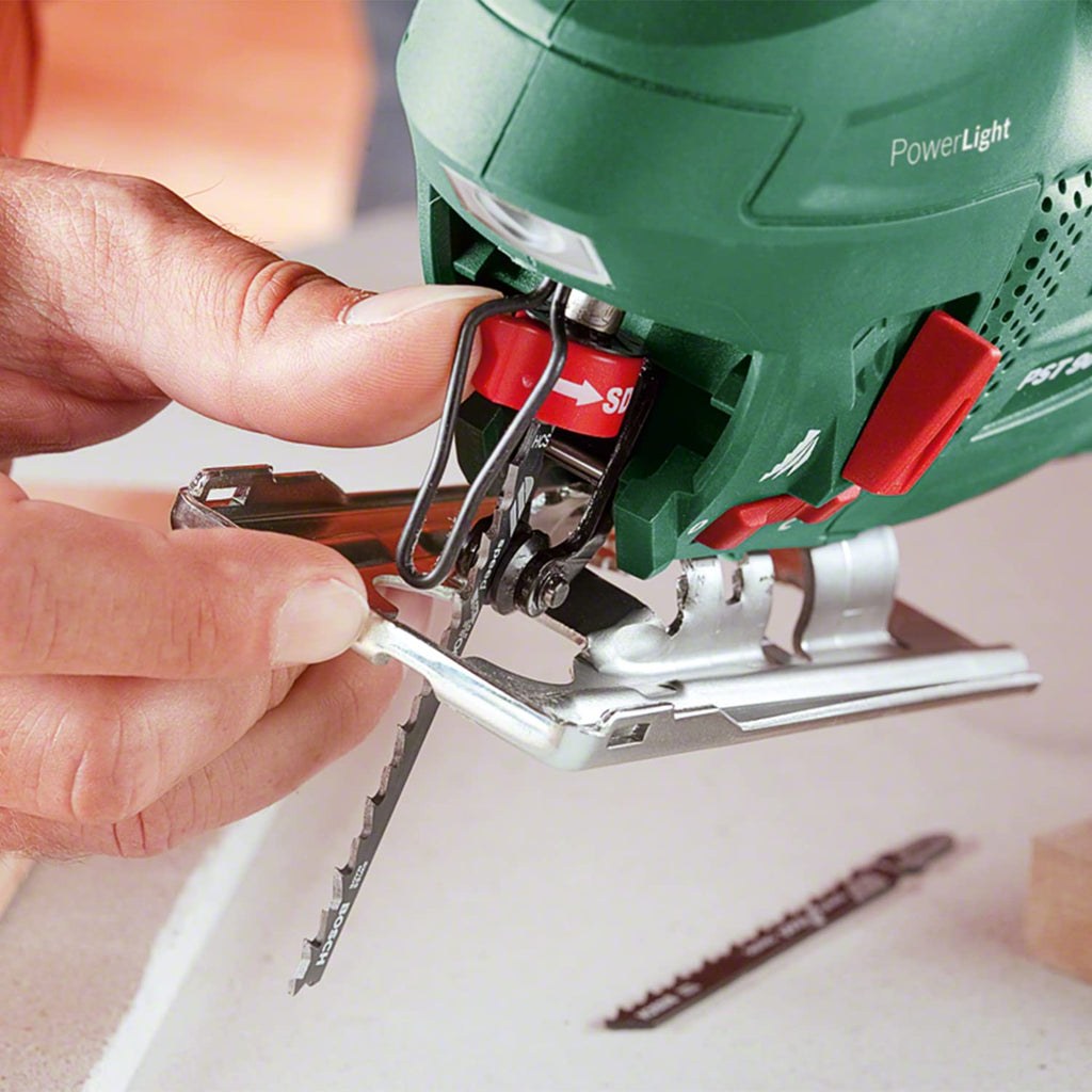Bosch Home and Garden Stichsäge PST 900 PEL (620W, Hubzahl bei Leerlauf 500 bis 3100 U/min, in Kunststoffkoffer), 06033A0200