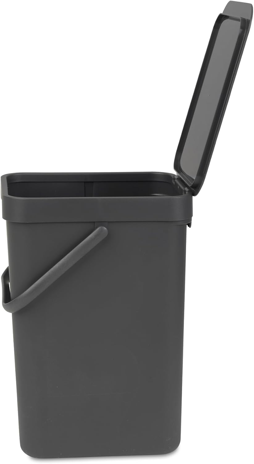 Brabantia Sort & Go Abfalleimer mit Deckel 12 L (grau), platzsparender Pfandsammler mit Griff, abnehmbarer, feststellbarer Deckel, leicht zu reinigender großer Mülleimer ohne Ecken und Ränder