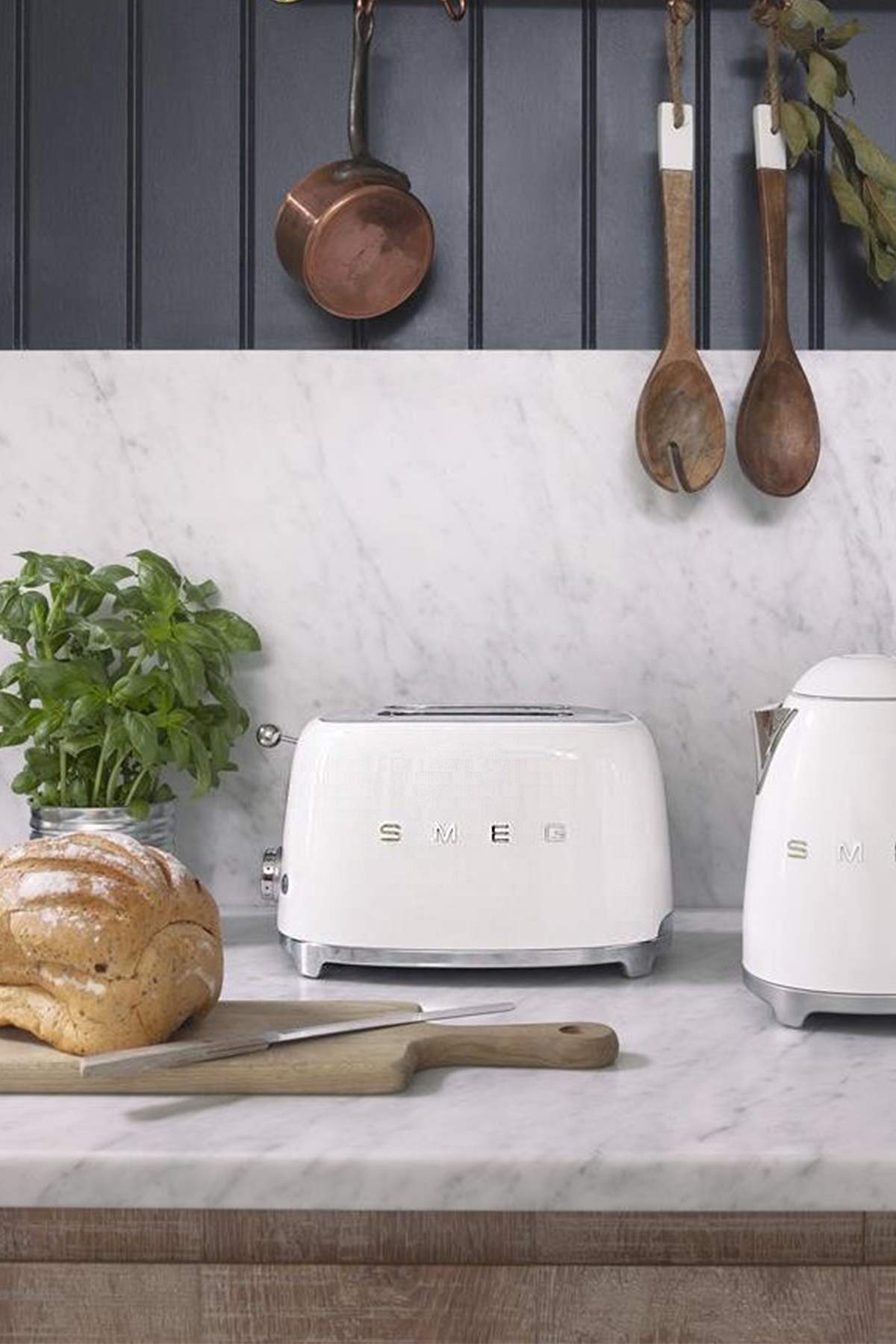 Smeg, 2x2 TSF01CREU -Toaster, 2 Schlitze für 2 Scheiben, 6 Vergoldungsniveaus, Heizfunktion, Abtau- und Bagel- Funktion, Sammelschublade, 950W, Creme