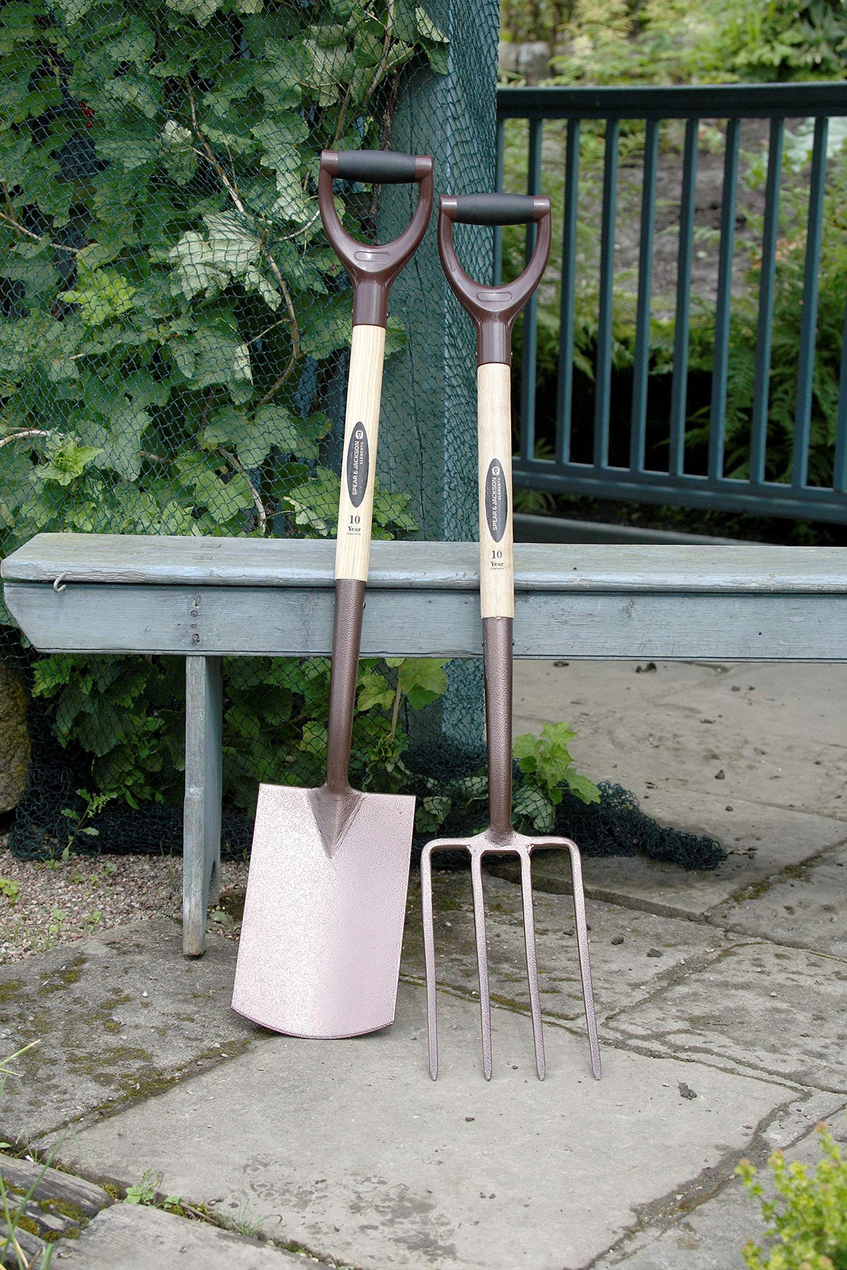 Spear & Jackson 4190NB Elements Spaten mit Tritt – Carbonstahlkopf, ergonomischer Vorwärts-Neigungsgriff, rostbeständig, ideal zum Graben, Umgraben & zur Bodenbearbeitung