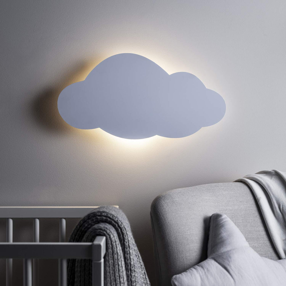 Lights4fun Wolkenlampe Wandlampe mit Fernbedienung & Timer | LED Nachtlicht Kinderzimmer warmweiß | Batteriebetriebene Wandleuchte Wolke Deko für Baby- & Schlafzimmer | 45 x 12 cm Weiß