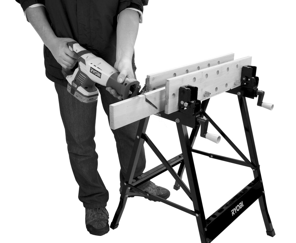 RYOBI Klappbare Werkbank RWB02 – Mobile Bambus-Werkbank mit Spannsystem, schwenkbaren Spannplatten & Maßskala – Tragbare DIY Arbeitsbank für Werkstatt, Garage & Heimwerker