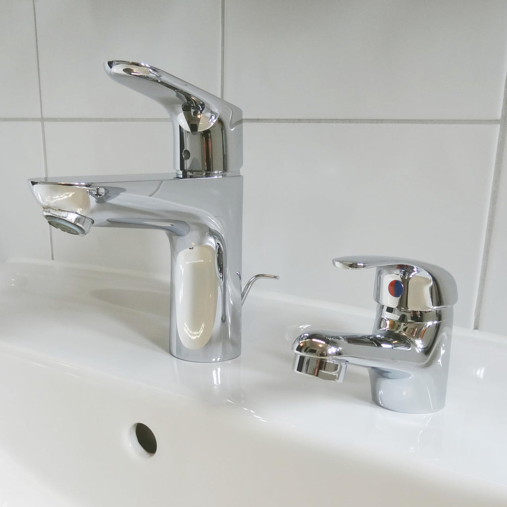 Cornat Waschtisch-Einhebelarmatur "Piccolo" - Verchromter Messingkörper - Niedrige Auslaufhöhe - Mit Ablaufgarnitur / Wasserhahn fürs Bad / Waschbecken-Armatur / Badarmatur / SA840