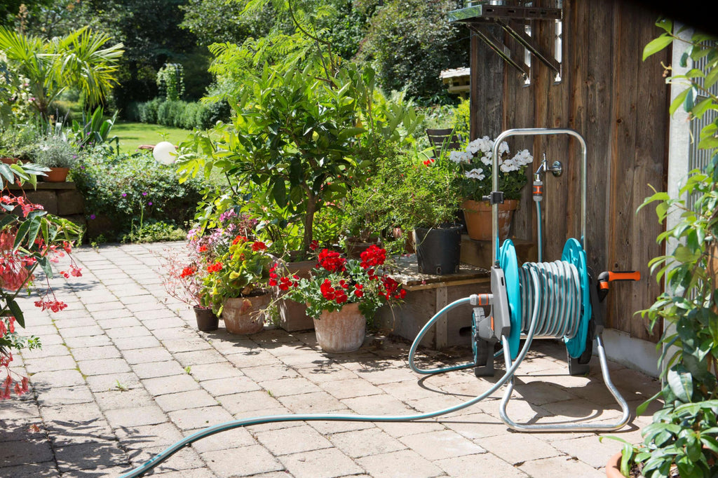 Gardena Classic Schlauch Aktion 13 mm (1/2 Zoll), 18 m: Universeller Gartenschlauch aus robustem Kreuzgewebe, 22 bar Berstdruck, UV-beständig, ohne Systemteile (18001-20) grau 18m ohne systemteile
