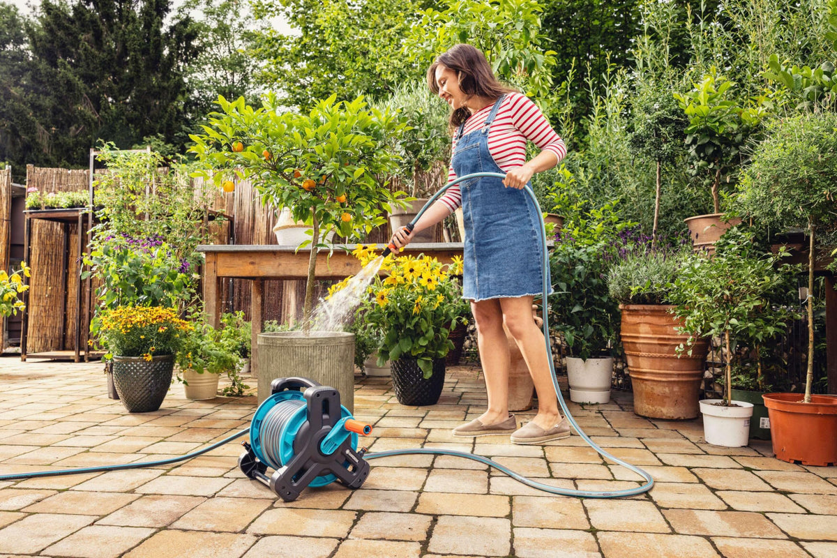 Gardena Classic Schlauch Aktion 13 mm (1/2 Zoll), 18 m: Universeller Gartenschlauch aus robustem Kreuzgewebe, 22 bar Berstdruck, UV-beständig, ohne Systemteile (18001-20) grau 18m ohne systemteile