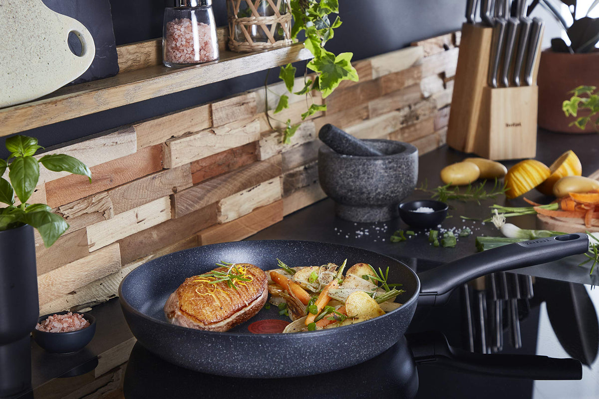 Tefal Black Stone Bratpfanne 28 cm, Mineralia+ Antihaftversiegelung, sicher, Thermo-Signal, induktionsgeeignet, gesund Kochen, Stone-Effekt, schwarz, G28106