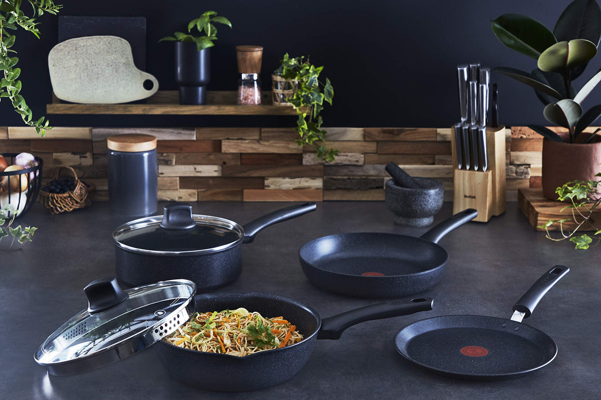 Tefal Black Stone Bratpfanne 28 cm, Mineralia+ Antihaftversiegelung, sicher, Thermo-Signal, induktionsgeeignet, gesund Kochen, Stone-Effekt, schwarz, G28106