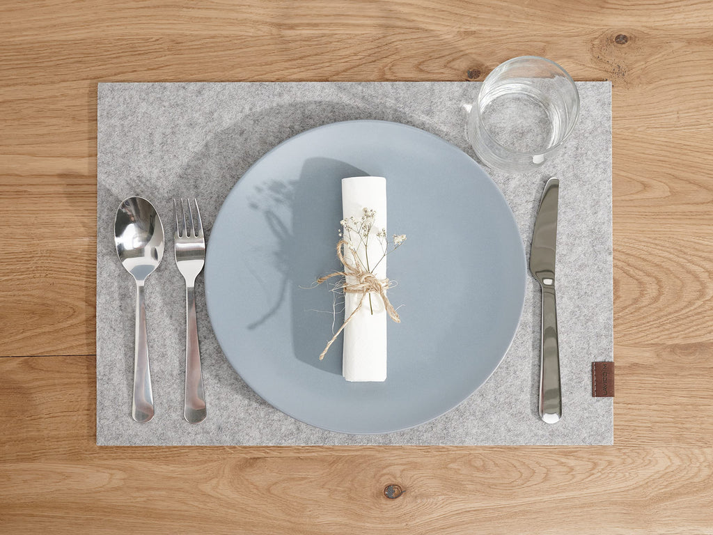 Platzset aus Filz | Wollfilz Tischset | Weiche Filzmatte & Tischunterlage | Merinowolle Naturwollfilz in Anthrazit, Hellgrau meliert, Senfgelb, Lagune – 36 x 49 cm