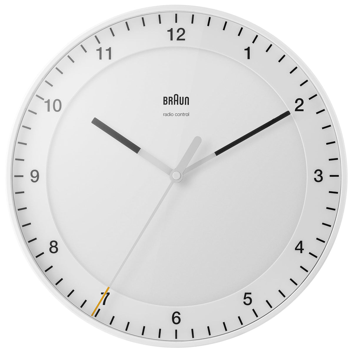 Braun Klassische große Funkwanduhr Mitteleuropäische Zeitzone (MEZ/GMT+1) mit leisem Uhrwerk, leicht lesbarem Zifferblatt, 30cm Durchmesser, weißes Modell BC17W-DCF.