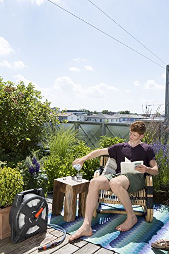 Gardena city gardening Terrassen-Schlauchbox 10 m: Schlauchrolle mit 10 m Schlauch, einklappbare Kurbel und Griff, platzsparende Aufbewahrung, für Terrasse und Garten (18400-20)