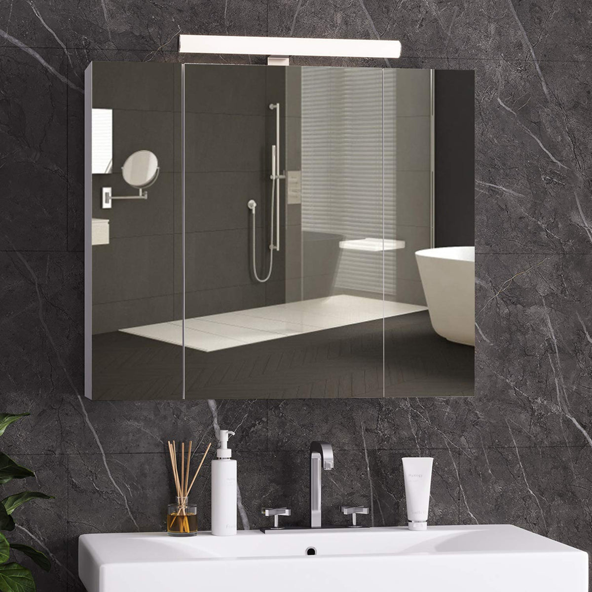 DICTAC Spiegelschrank Bad mit LED Beleuchtung, Steckdose und Lichtschalter Badezimmer Spiegelschrank mit 3 Türen, Badschrank mit Spiegel, Hängeschrank, Badspiegel, Weiß-70x15x60cm