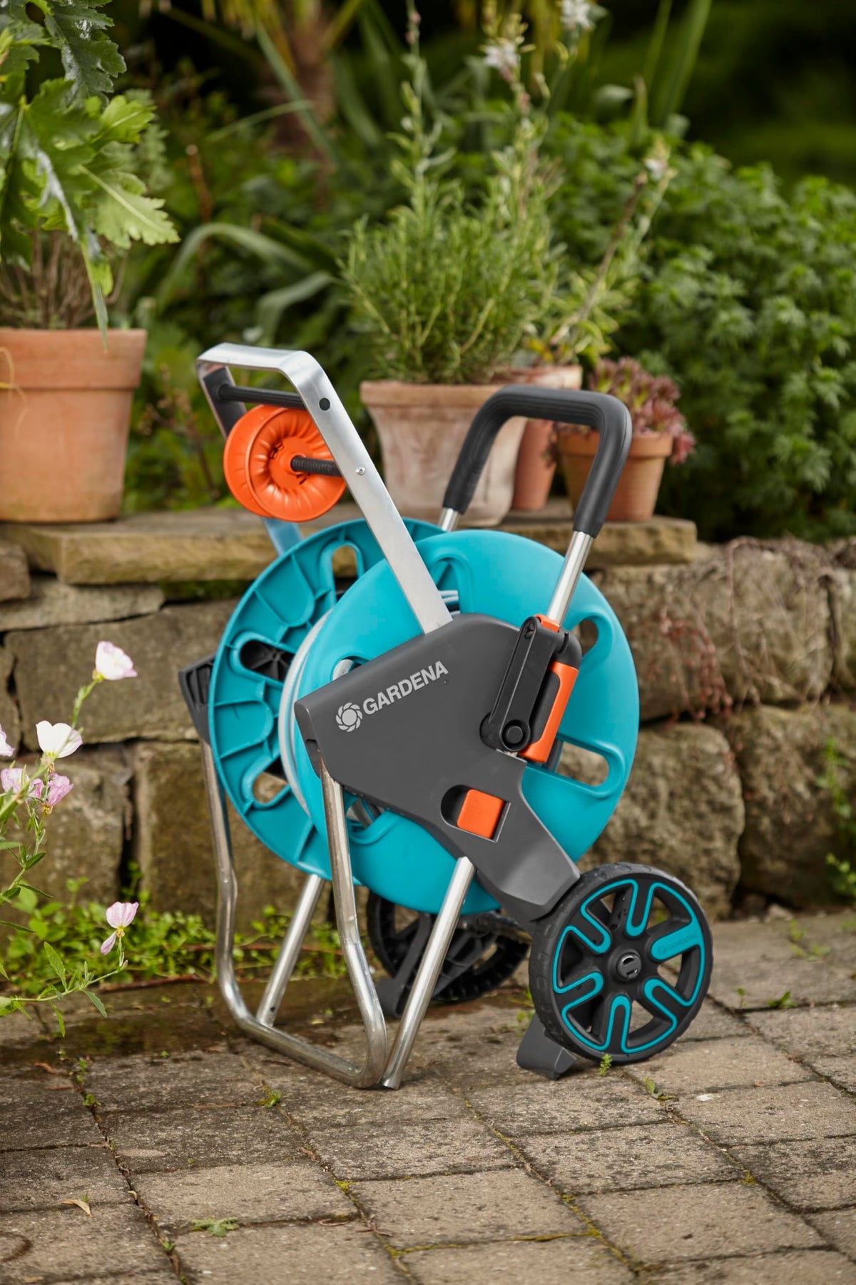 Gardena CleverRoll M Easy: Schlauchwagen mit bis zu 60 m Kapazität, besonders standfest, mit komfortabler Schlauchführung in robustem Metallrahmen, Nachtropfstopp, werkzeuglose Montage (18515-20)