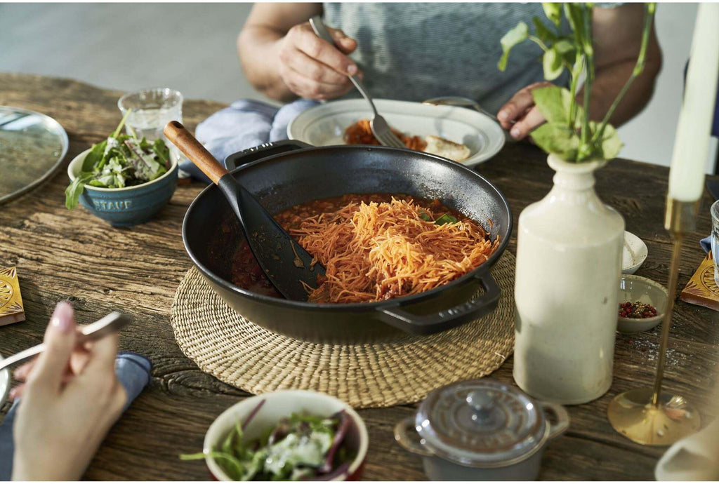 STAUB Wok 30 cm, Gusseisen, Induktionsgeeignet, schwarz