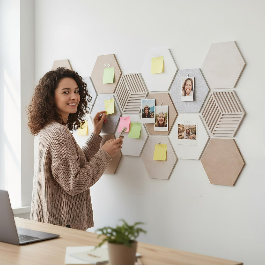 Acidea 12 Stück Filz Pinnwand Sechseckig, Selbstklebende DIY Pinnwand Kork mit 50 Stück Durchsichtig Pushpins, Hexagon-Memoboard für Büro, Home, Schlafzimmer, Wanddekoration