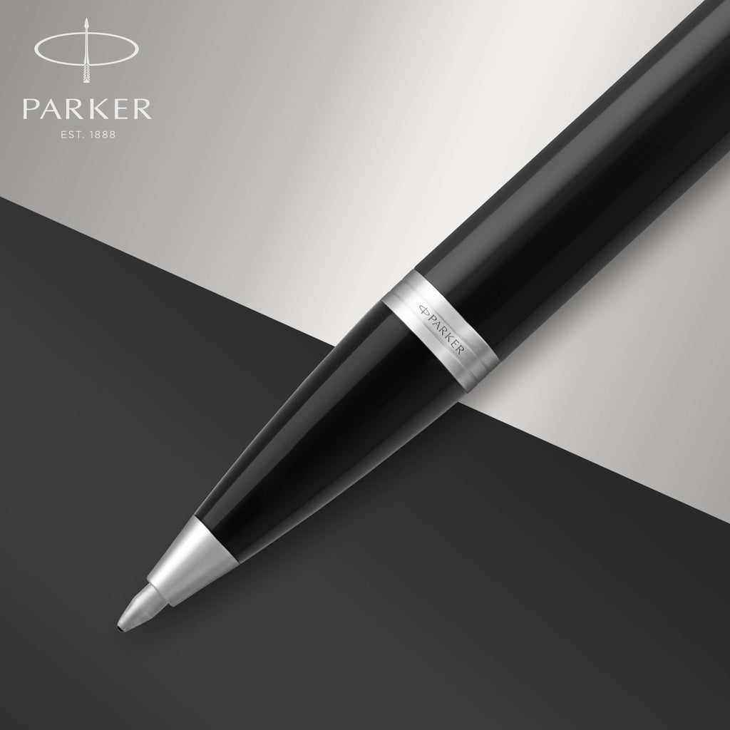 Parker IM Kugelschreiber | Schwarze Lackierung mit Chromzierteilen | Mittlere Spitze | Blau | Geschenkbox
