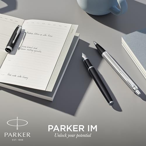 Parker IM Kugelschreiber | Schwarze Lackierung mit Chromzierteilen | Mittlere Spitze | Blau | Geschenkbox