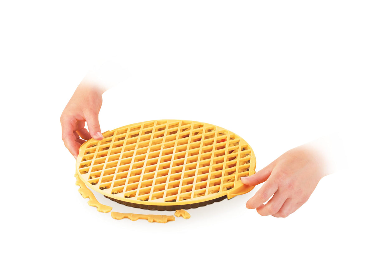 Tescoma DELICIA Gitterstanze rund 30 cm für Teigdekoration aus Kunststoff zum Ausstanzen von Gittern für Obstkuchen Torten und Blätterteig geeignet für süße und herzhafte Rezepte