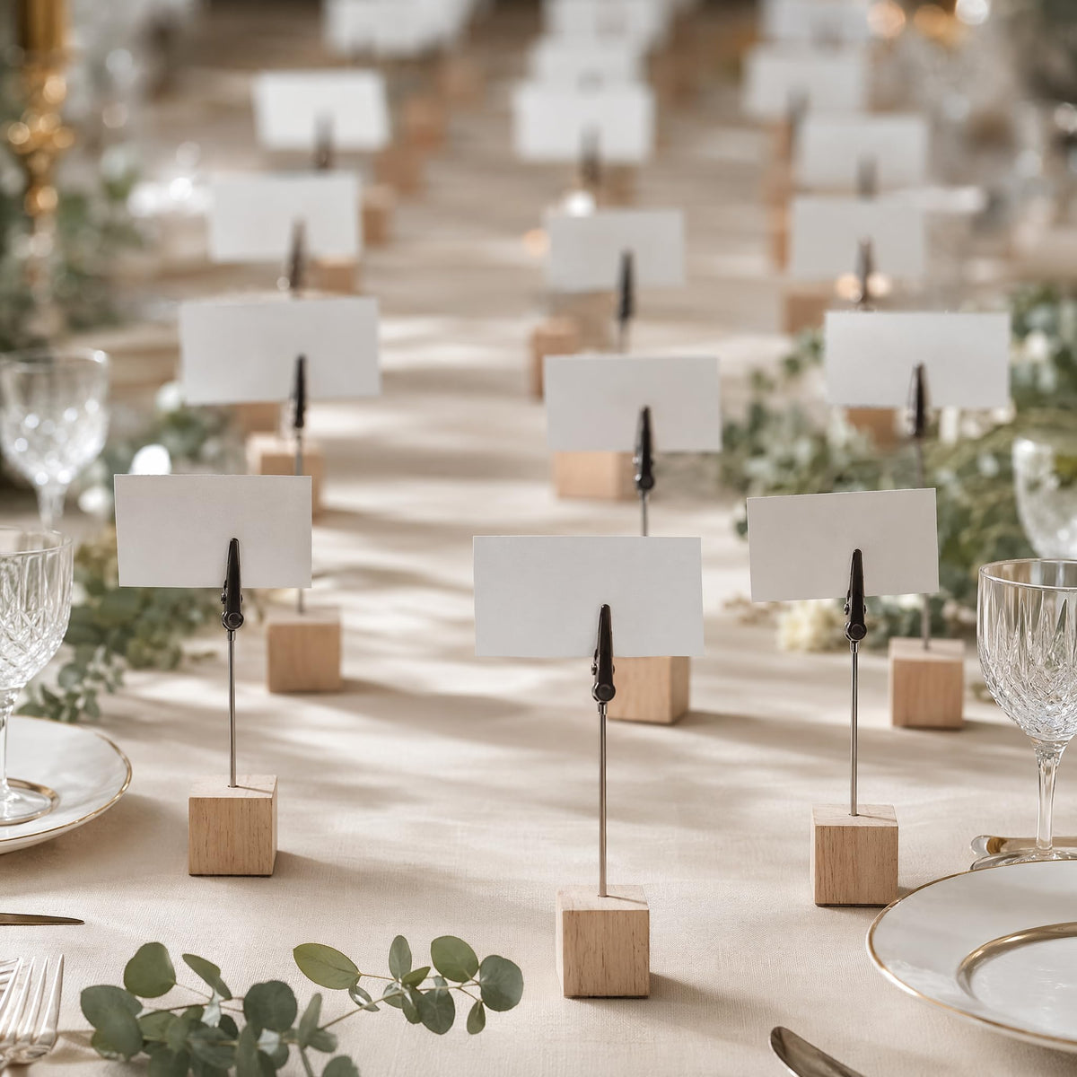 Fotohalter mit Klammern 32 Stück Naturholzfarbe Tischkartenhalter Holz Kartenständer Sitzkartenhalter Memo Clip Halter Zettelhalter für Foto Karte Notiz Buffet Hochzeit Event Büro Deko