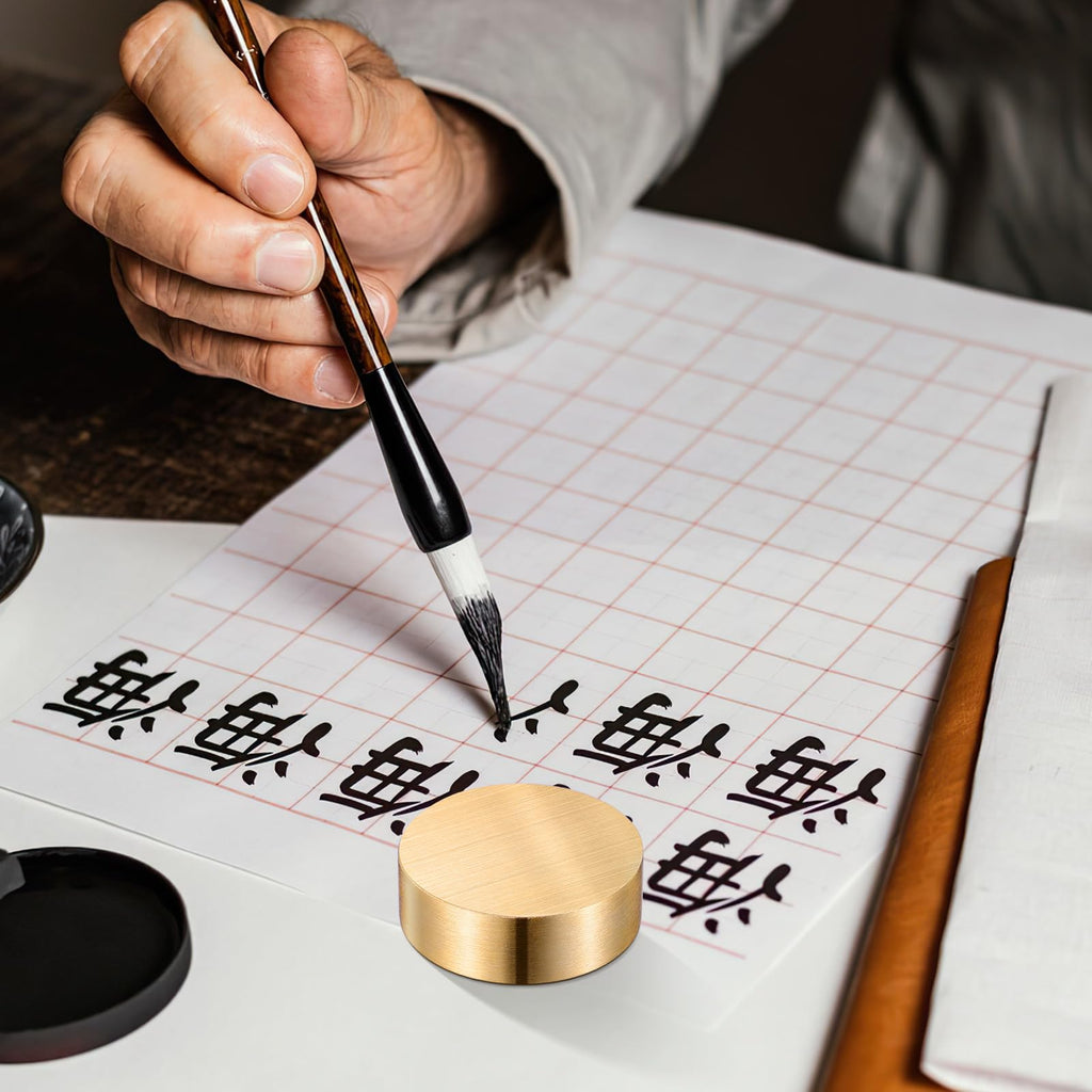 SHINEOFI Messingpapiergewicht Runder Briefbeschwerer Für Schönschrift Üben Kalligraphie Papiergewicht Schreibtischdekoration Für Büro Schreiben Malen Goldfarben 4.00 X 4.00 X 1.50 Cm