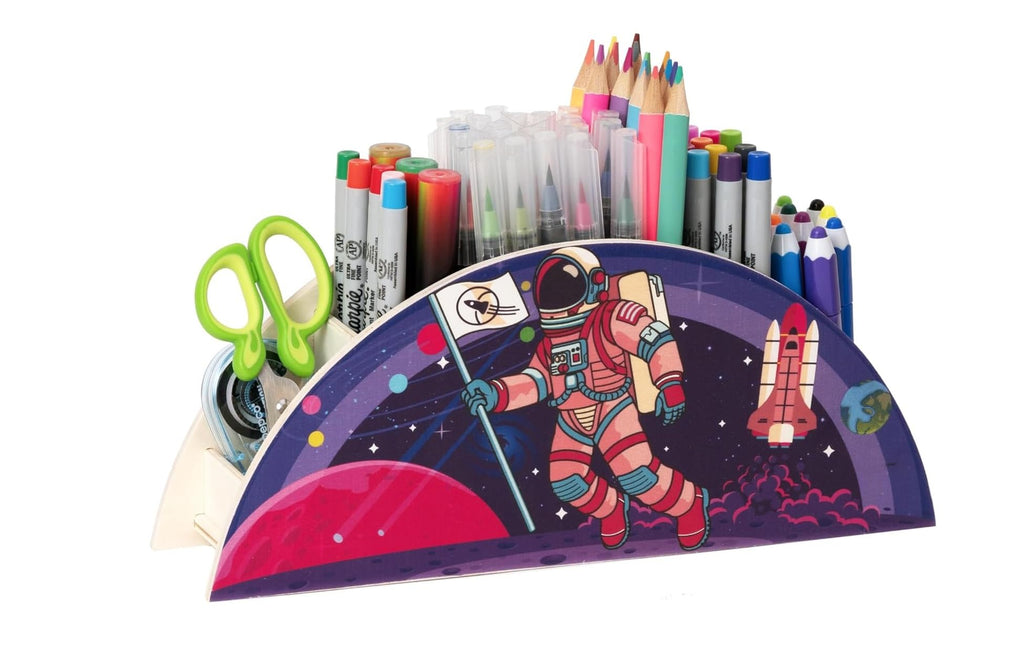 WAGOMA® Stiftehalter Kinder Astronaut [5 Fächer] | Robust & Langlebig | Schreibtisch Organizer Mit Farbenfrohem Astronauten-Motiv | Bringt Ordnung Auf Den Schreibtisch | Stifte Organizer