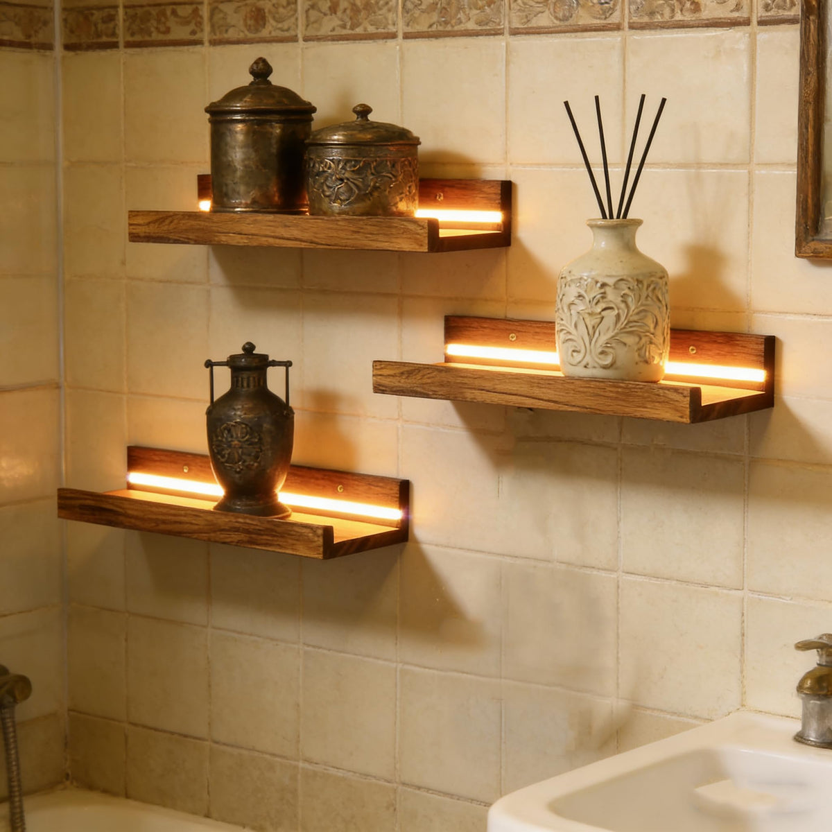 4 Stück Wandregal Floating mit LED Lichterkette, Regale Holzfarbe Wand 40cm Floating Shelf Regal Wand Schweberegal Holz Board Regalbrett Hängeregal Bilderleiste Holz für Wohnzimmer Schlafzimmer Küche